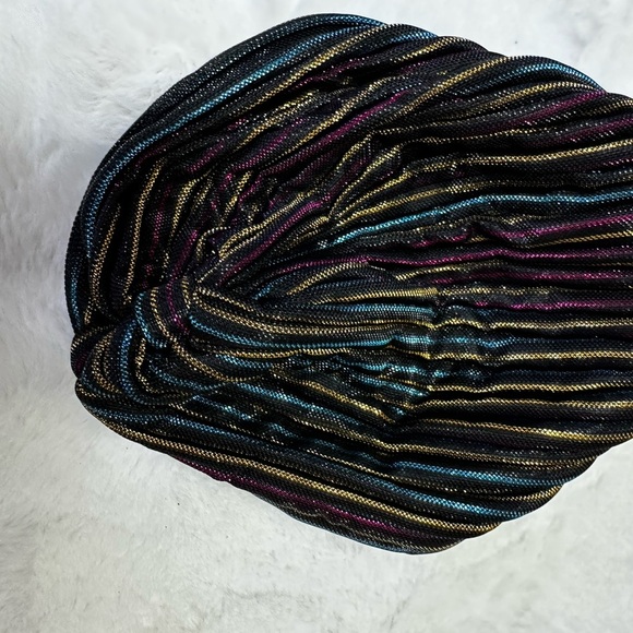 Elegant Black and Silver Women's turban - Picture 4 of 4